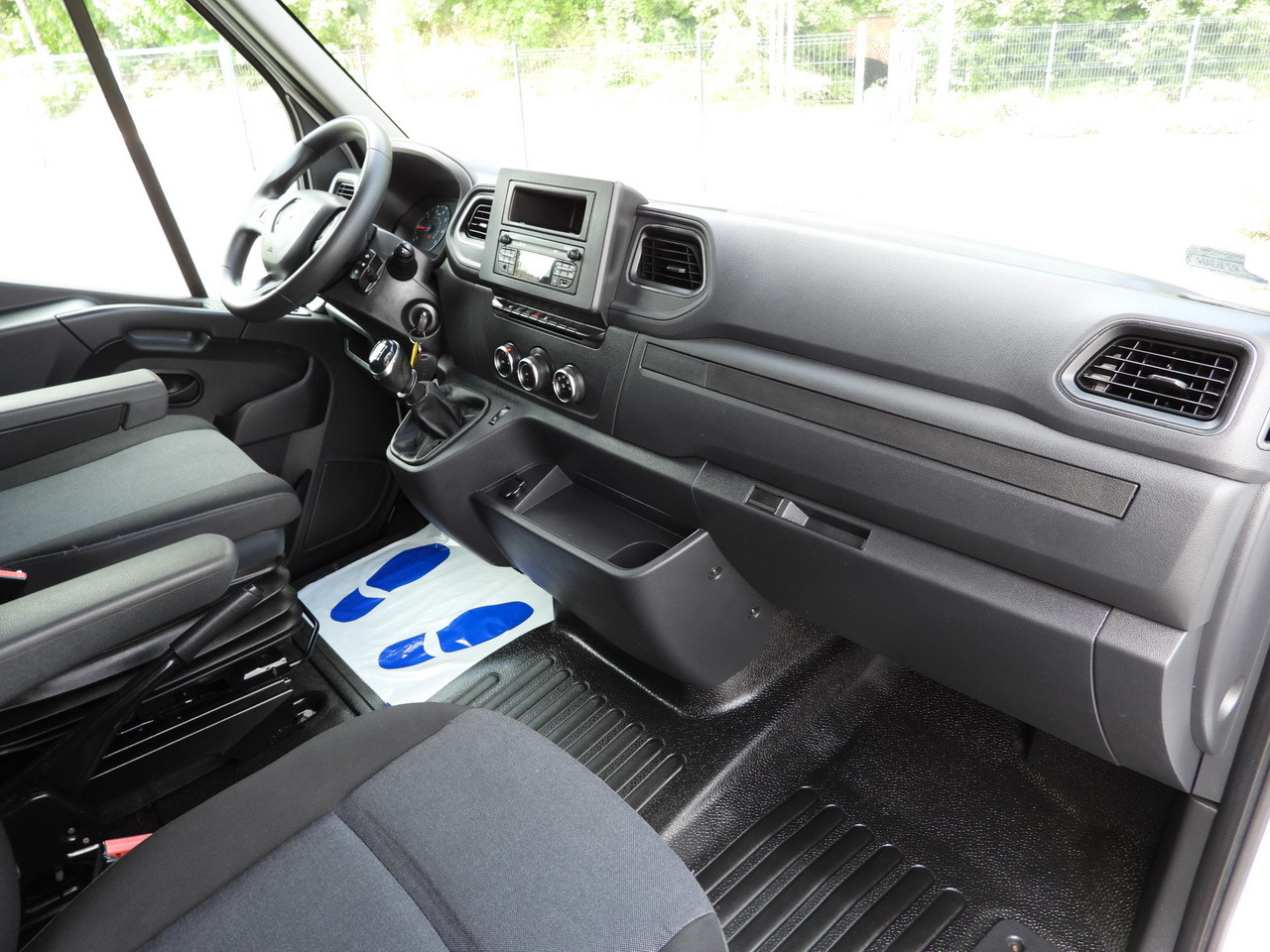 Dostavno vozilo s ponjavo RENAULT MASTER TARPAULIN 8 PALLETS WEBASTO CRUISE CONTROL LED LIGHTS PNEUMATICS AIR CONDITIONING 165HP: slika 37 Dostavno vozilo s ponjavo RENAULT MASTER TARPAULIN 8 PALLETS WEBASTO CRUISE CONTROL LED LIGHTS PNEUMATICS AIR CONDITIONING 165HP: slika 37