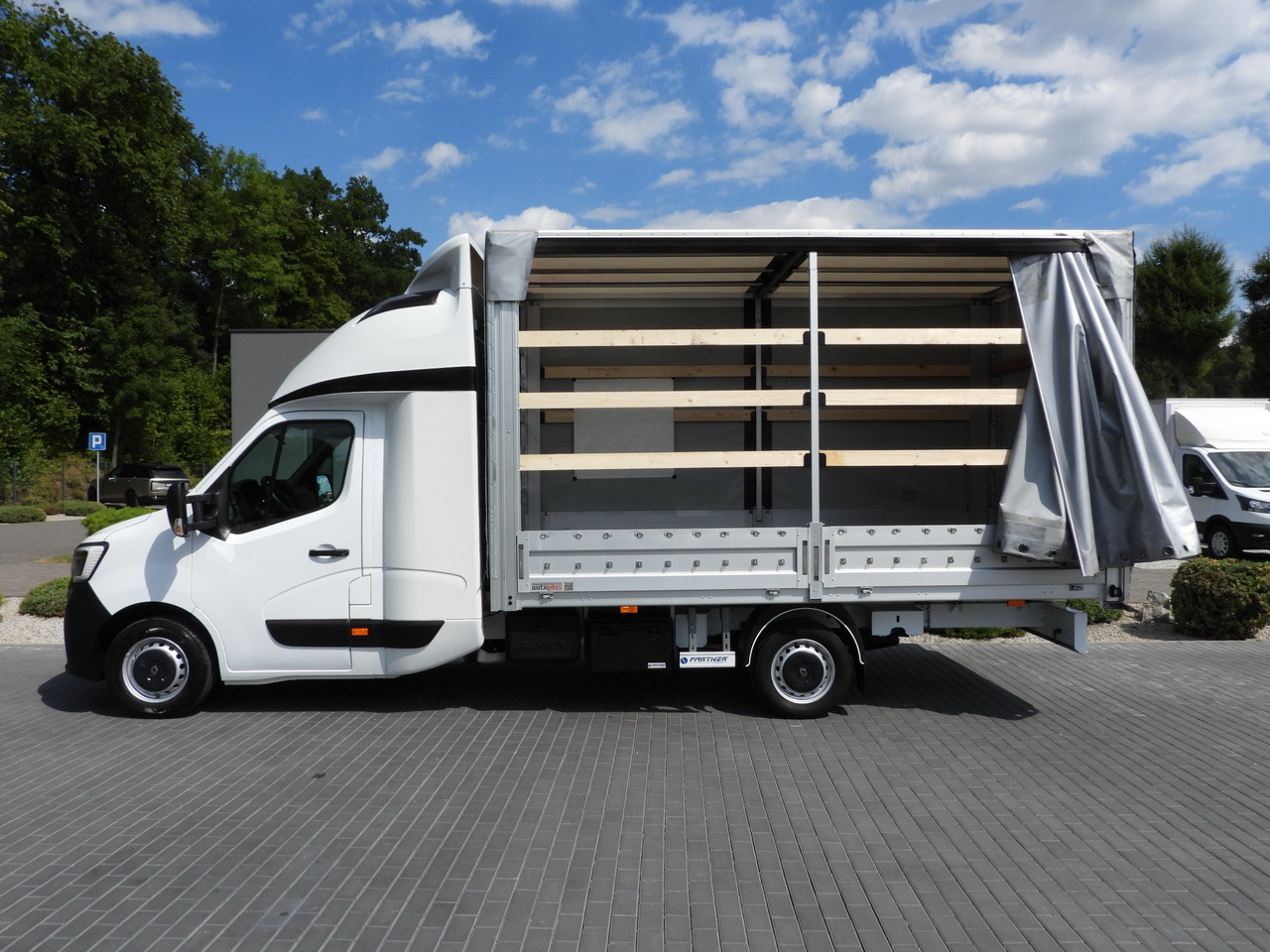 Dostavno vozilo s ponjavo RENAULT MASTER TARPAULIN 8 PALLETS WEBASTO CRUISE CONTROL LED LIGHTS PNEUMATICS AIR CONDITIONING 165HP: slika 9 Dostavno vozilo s ponjavo RENAULT MASTER TARPAULIN 8 PALLETS WEBASTO CRUISE CONTROL LED LIGHTS PNEUMATICS AIR CONDITIONING 165HP: slika 9