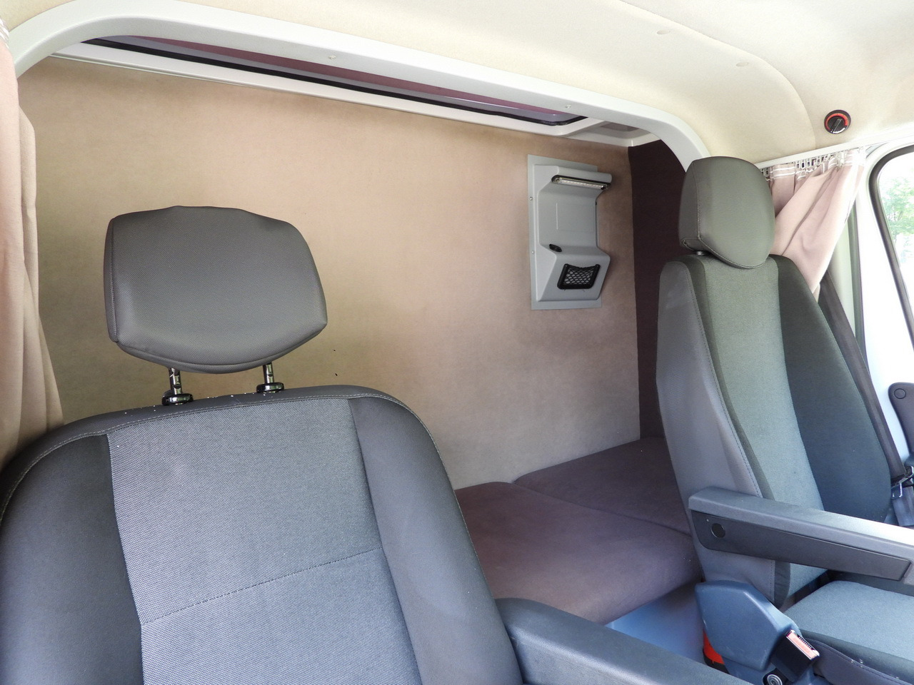 Dostavno vozilo s ponjavo RENAULT MASTER TARPAULIN 8 PALLETS WEBASTO CRUISE CONTROL LED LIGHTS PNEUMATICS AIR CONDITIONING 165HP: slika 39 Dostavno vozilo s ponjavo RENAULT MASTER TARPAULIN 8 PALLETS WEBASTO CRUISE CONTROL LED LIGHTS PNEUMATICS AIR CONDITIONING 165HP: slika 39