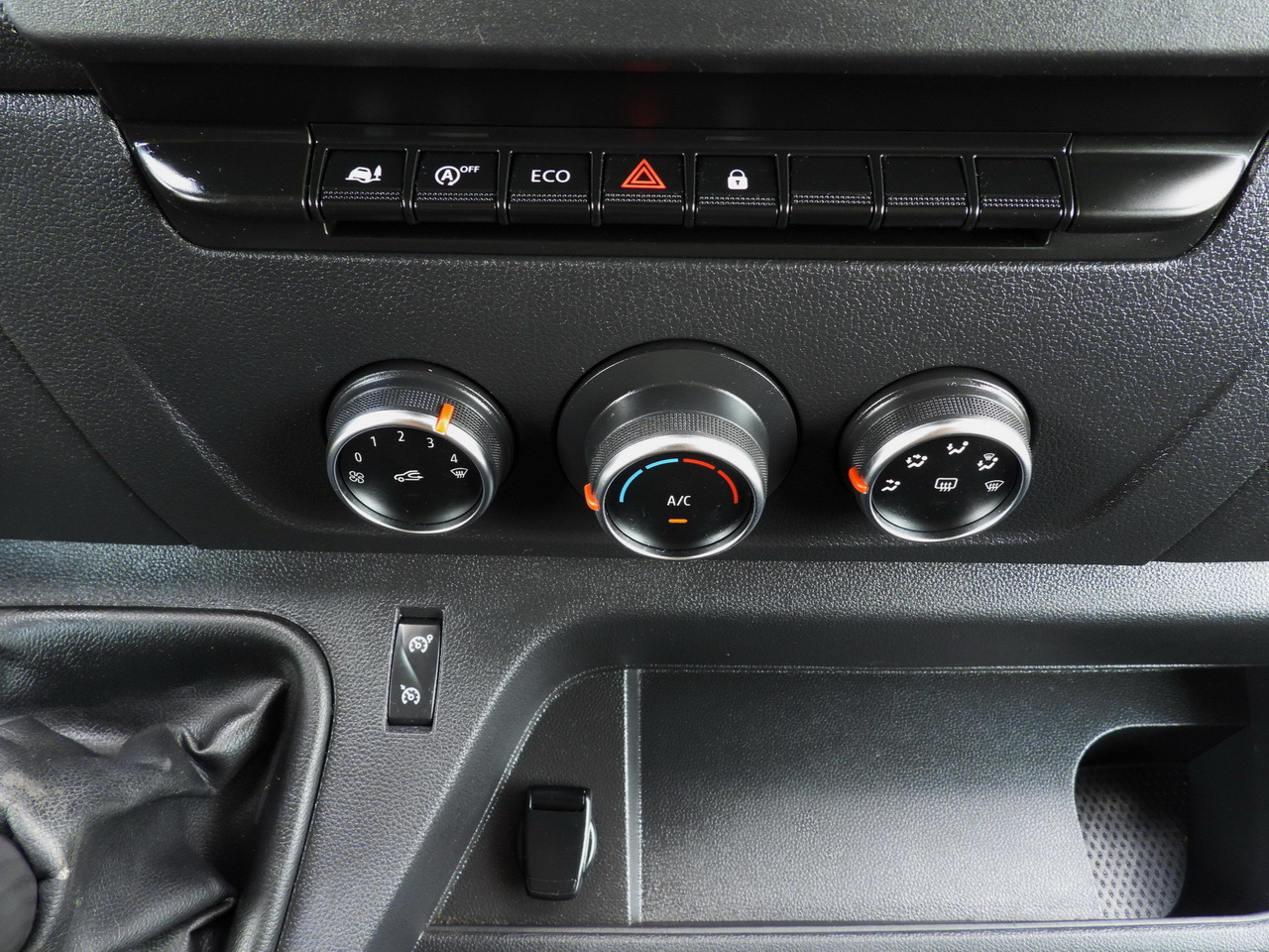 Dostavno vozilo s ponjavo RENAULT MASTER TARPAULIN 8 PALLETS WEBASTO CRUISE CONTROL LED LIGHTS PNEUMATICS AIR CONDITIONING 165HP: slika 34 Dostavno vozilo s ponjavo RENAULT MASTER TARPAULIN 8 PALLETS WEBASTO CRUISE CONTROL LED LIGHTS PNEUMATICS AIR CONDITIONING 165HP: slika 34