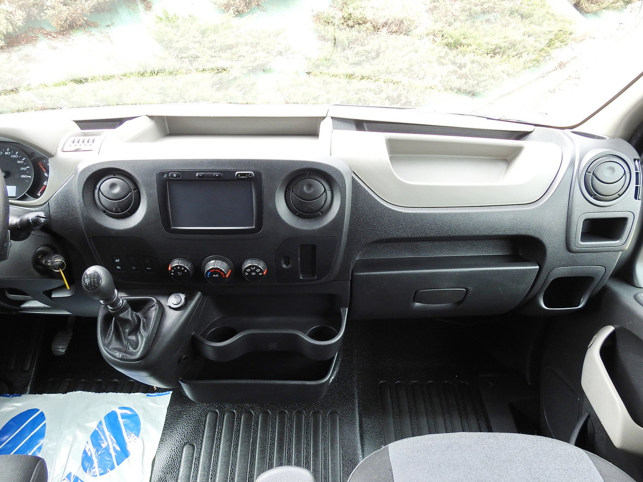 Dostavno vozilo s ponjavo RENAULT MASTER TARPAULIN 8 PALLETS WEBASTO CRUISE CONTROL NAVIGATION AIR CONDITIONING PNEUMATICS 170HP: slika 32 Dostavno vozilo s ponjavo RENAULT MASTER TARPAULIN 8 PALLETS WEBASTO CRUISE CONTROL NAVIGATION AIR CONDITIONING PNEUMATICS 170HP: slika 32