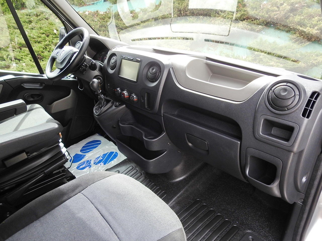 Dostavno vozilo s ponjavo RENAULT MASTER TARPAULIN 8 PALLETS WEBASTO CRUISE CONTROL NAVIGATION AIR CONDITIONING PNEUMATICS 170HP: slika 37 Dostavno vozilo s ponjavo RENAULT MASTER TARPAULIN 8 PALLETS WEBASTO CRUISE CONTROL NAVIGATION AIR CONDITIONING PNEUMATICS 170HP: slika 37