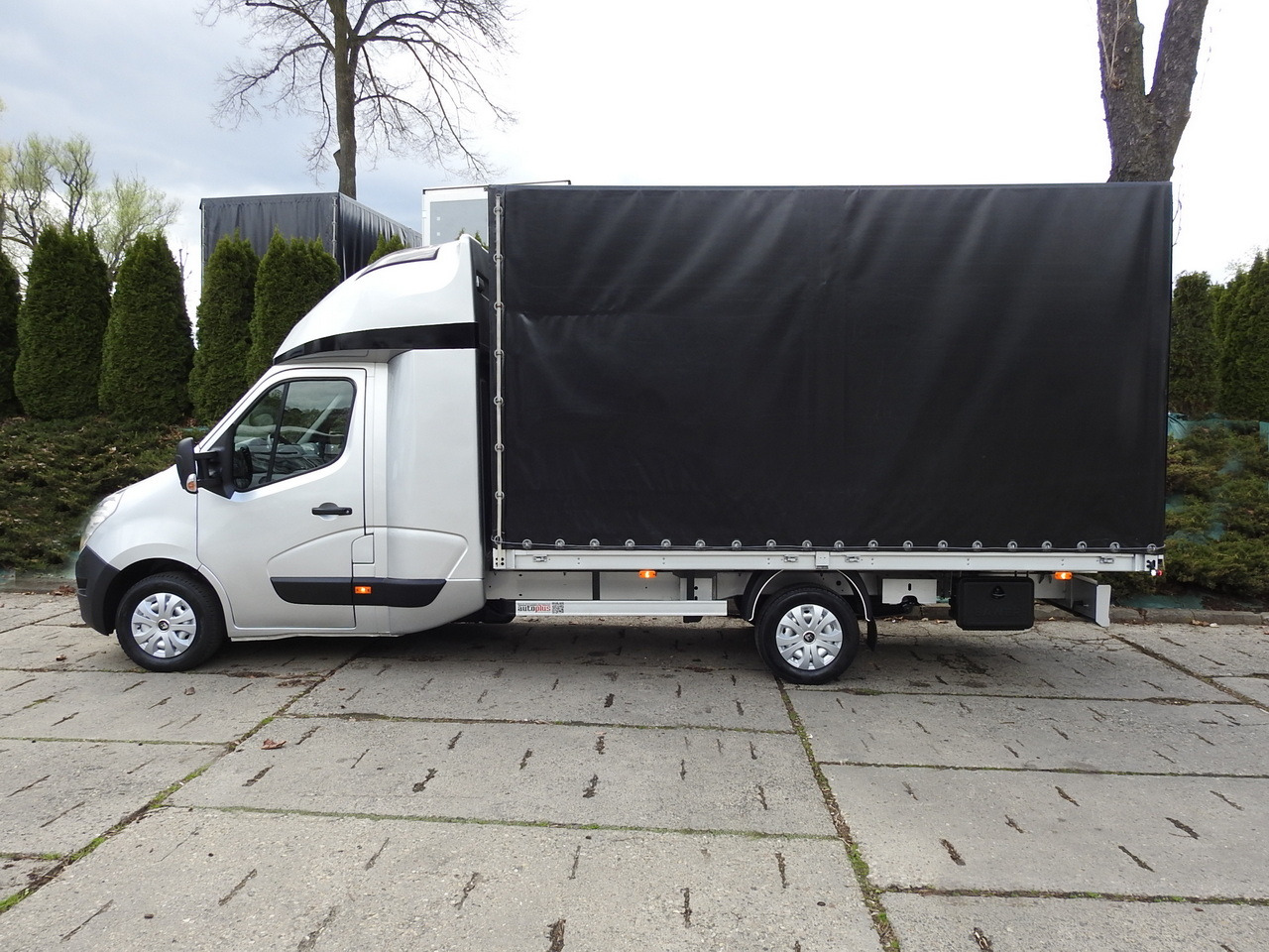 Dostavno vozilo s ponjavo RENAULT MASTER TARPAULIN 8 PALLETS WEBASTO CRUISE CONTROL NAVIGATION AIR CONDITIONING PNEUMATICS 170HP: slika 9 Dostavno vozilo s ponjavo RENAULT MASTER TARPAULIN 8 PALLETS WEBASTO CRUISE CONTROL NAVIGATION AIR CONDITIONING PNEUMATICS 170HP: slika 9