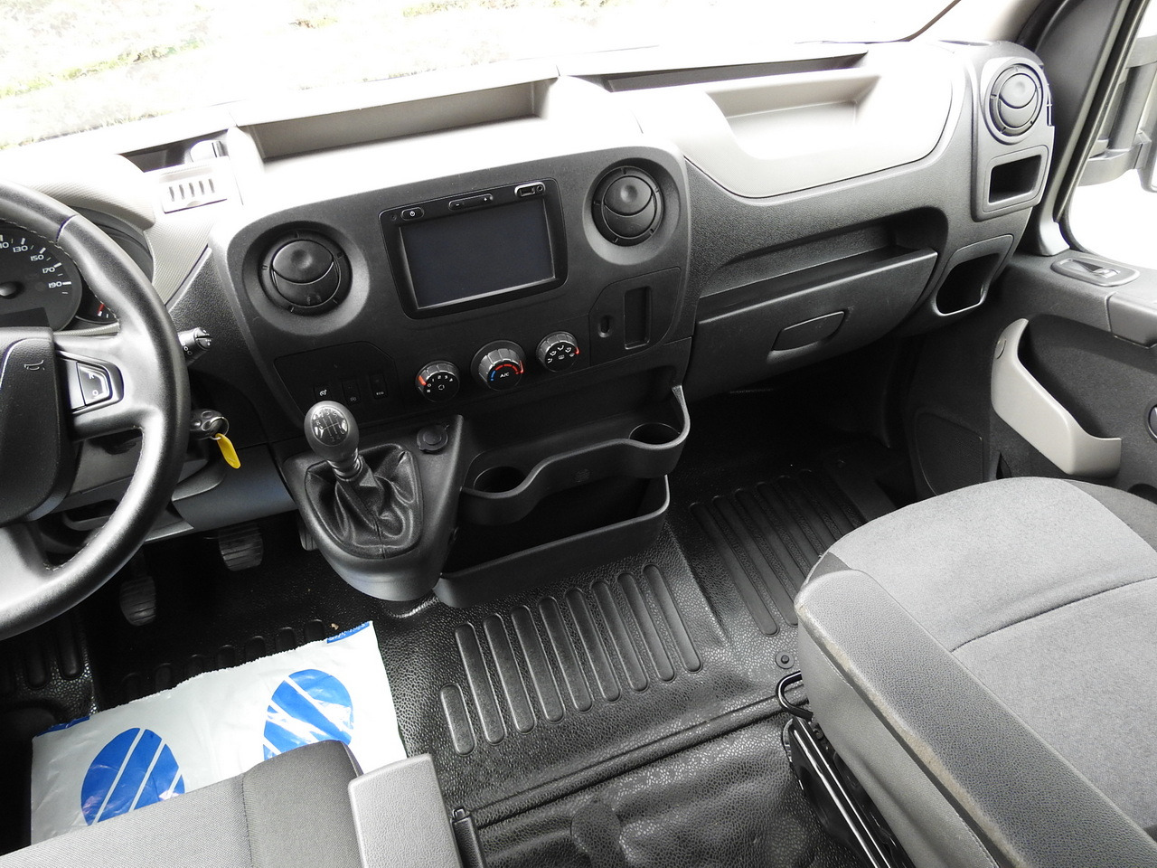 Dostavno vozilo s ponjavo RENAULT MASTER TARPAULIN 8 PALLETS WEBASTO CRUISE CONTROL NAVIGATION AIR CONDITIONING PNEUMATICS 170HP: slika 31 Dostavno vozilo s ponjavo RENAULT MASTER TARPAULIN 8 PALLETS WEBASTO CRUISE CONTROL NAVIGATION AIR CONDITIONING PNEUMATICS 170HP: slika 31