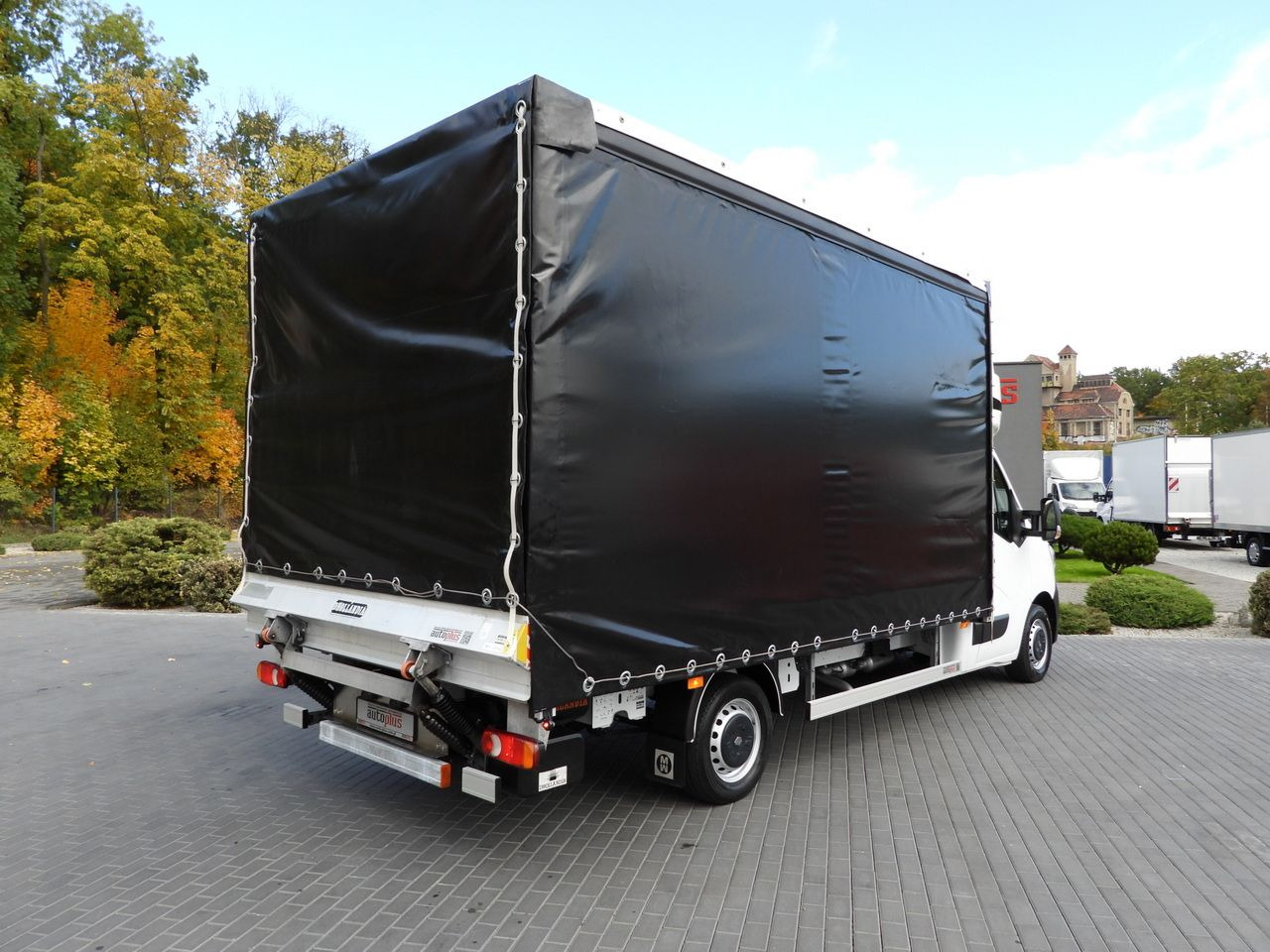 RENAULT MASTER TARPAULIN LIFT 10 PALLETS CRUISE CONTROL LED LIGHTS AIR CONDITIONING 165HP - Dostavno vozilo s ponjavo: slika 3 RENAULT MASTER TARPAULIN LIFT 10 PALLETS CRUISE CONTROL LED LIGHTS AIR CONDITIONING 165HP - Dostavno vozilo s ponjavo: slika 3
