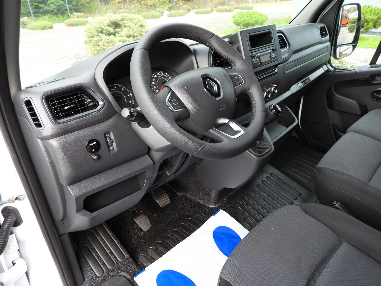 RENAULT MASTER TARPAULIN LIFT 10 PALLETS CRUISE CONTROL LED LIGHTS AIR CONDITIONING 165HP - Dostavno vozilo s ponjavo: slika 2 RENAULT MASTER TARPAULIN LIFT 10 PALLETS CRUISE CONTROL LED LIGHTS AIR CONDITIONING 165HP - Dostavno vozilo s ponjavo: slika 2