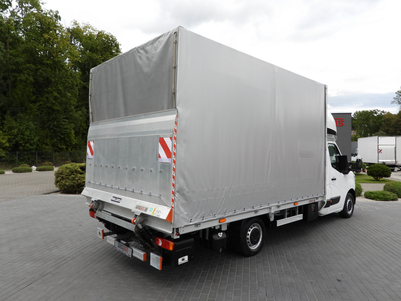 RENAULT MASTER TARPAULIN LIFT 10 PALLETS WEBASTO CRUISE CONTROL LED LIGHTS AIR CONDITIONING 165HP - Dostavno vozilo s ponjavo: slika 3 RENAULT MASTER TARPAULIN LIFT 10 PALLETS WEBASTO CRUISE CONTROL LED LIGHTS AIR CONDITIONING 165HP - Dostavno vozilo s ponjavo: slika 3