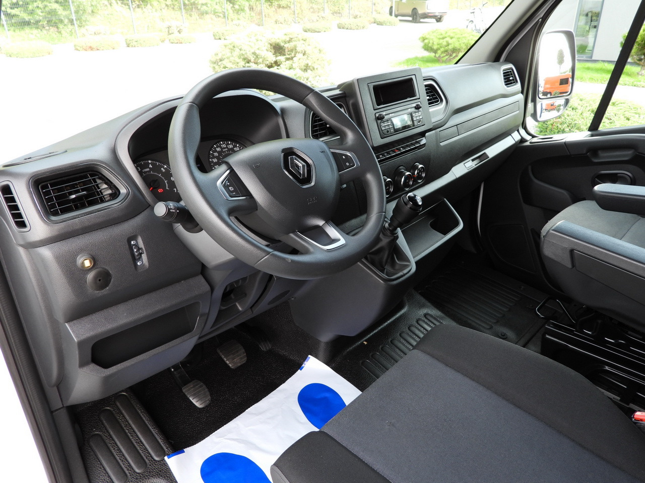 RENAULT MASTER TARPAULIN LIFT 9 PALLETS WEBASTO CRUISE CONTROL LED LIGHTS PNEUMATICS AIR CONDITIONING 165HP - Dostavno vozilo s ponjavo: slika 2 RENAULT MASTER TARPAULIN LIFT 9 PALLETS WEBASTO CRUISE CONTROL LED LIGHTS PNEUMATICS AIR CONDITIONING 165HP - Dostavno vozilo s ponjavo: slika 2