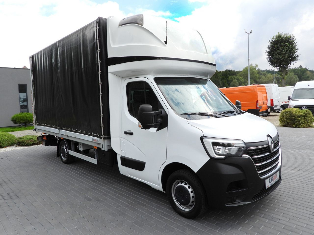 RENAULT MASTER TARPAULIN LIFT 9 PALLETS WEBASTO CRUISE CONTROL LED LIGHTS PNEUMATICS AIR CONDITIONING 165HP - Dostavno vozilo s ponjavo: slika 4 RENAULT MASTER TARPAULIN LIFT 9 PALLETS WEBASTO CRUISE CONTROL LED LIGHTS PNEUMATICS AIR CONDITIONING 165HP - Dostavno vozilo s ponjavo: slika 4