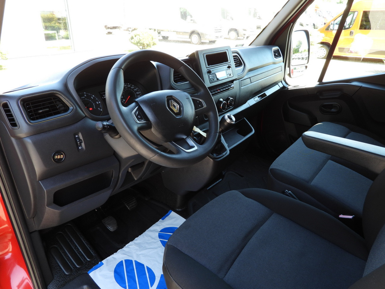 RENAULT MASTER TARPAULIN WEBASTO CRUISE CONTROL LED LIGHTS PNEUMATICS AIR CONDITIONING 165HP - Dostavno vozilo s ponjavo: slika 2 RENAULT MASTER TARPAULIN WEBASTO CRUISE CONTROL LED LIGHTS PNEUMATICS AIR CONDITIONING 165HP - Dostavno vozilo s ponjavo: slika 2