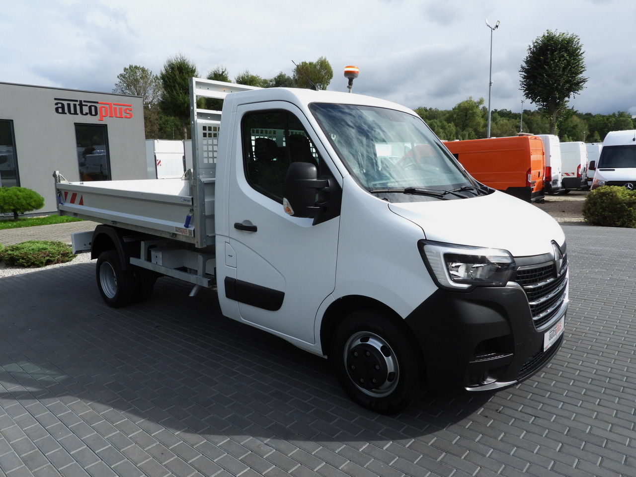 RENAULT MASTER TIPPER CRUISE CONTROL LED LIGHTS TWIN WHEELS AIR CONDITIONING 130HP - Dostavno vozilo prekucnik: slika 5 RENAULT MASTER TIPPER CRUISE CONTROL LED LIGHTS TWIN WHEELS AIR CONDITIONING 130HP - Dostavno vozilo prekucnik: slika 5