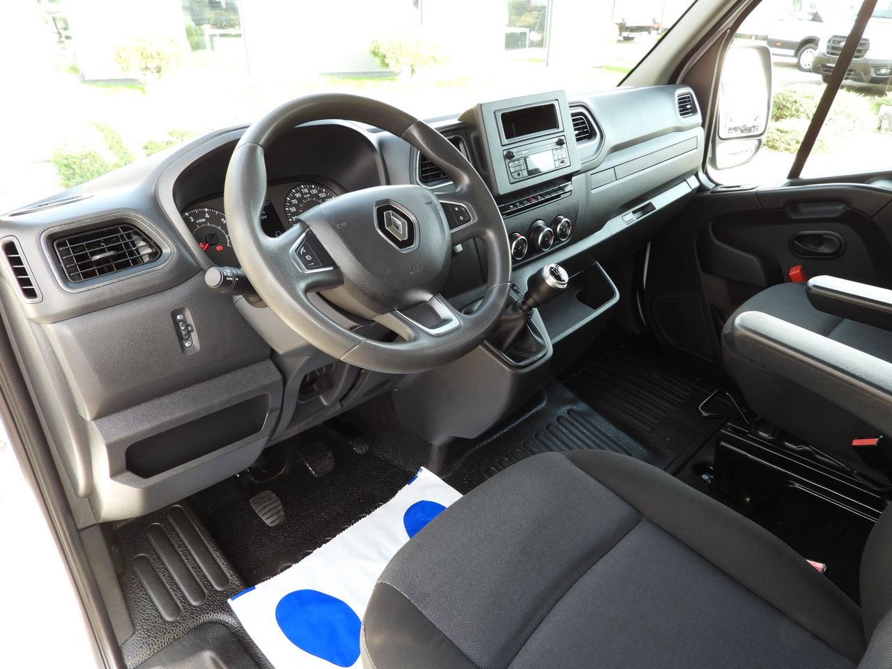RENAULT MASTER TIPPER DOUBLE CABIN DOKA 6 SEATS CRUISE CONTROL LED LIGHTS AIR CONDITIONING 145HP - Dostavno vozilo prekucnik: slika 2 RENAULT MASTER TIPPER DOUBLE CABIN DOKA 6 SEATS CRUISE CONTROL LED LIGHTS AIR CONDITIONING 145HP - Dostavno vozilo prekucnik: slika 2