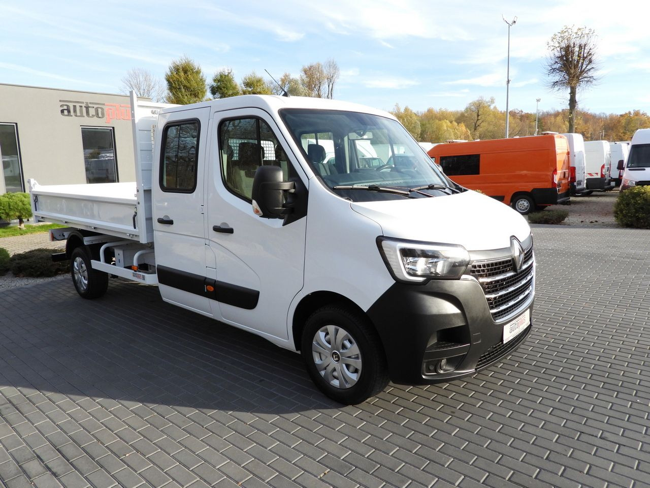 RENAULT MASTER TIPPER DOUBLE CABIN DOKA 6 SEATS CRUISE CONTROL LED LIGHTS AIR CONDITIONING 145HP - Dostavno vozilo prekucnik: slika 4 RENAULT MASTER TIPPER DOUBLE CABIN DOKA 6 SEATS CRUISE CONTROL LED LIGHTS AIR CONDITIONING 145HP - Dostavno vozilo prekucnik: slika 4
