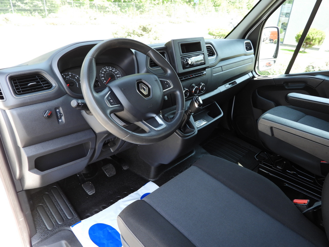 RENAULT MASTER TIPPER DOUBLE CABIN DOKA 6 SEATS CRUISE CONTROL LED LIGHTS TWIN WHEELS AIR CONDITIONING 130HP - Dostavno vozilo prekucnik: slika 2 RENAULT MASTER TIPPER DOUBLE CABIN DOKA 6 SEATS CRUISE CONTROL LED LIGHTS TWIN WHEELS AIR CONDITIONING 130HP - Dostavno vozilo prekucnik: slika 2