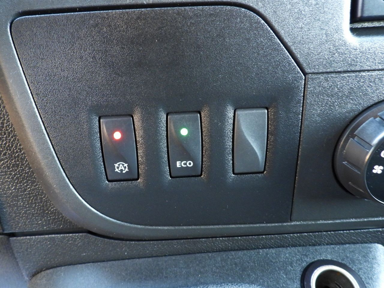 Dostavno vozilo prekucnik RENAULT MASTER TIPPER DOUBLE CABIN DOKA 7 SEATS CRUISE CONTROL AIR CONDITIONING 145HP: slika 33 Dostavno vozilo prekucnik RENAULT MASTER TIPPER DOUBLE CABIN DOKA 7 SEATS CRUISE CONTROL AIR CONDITIONING 145HP: slika 33