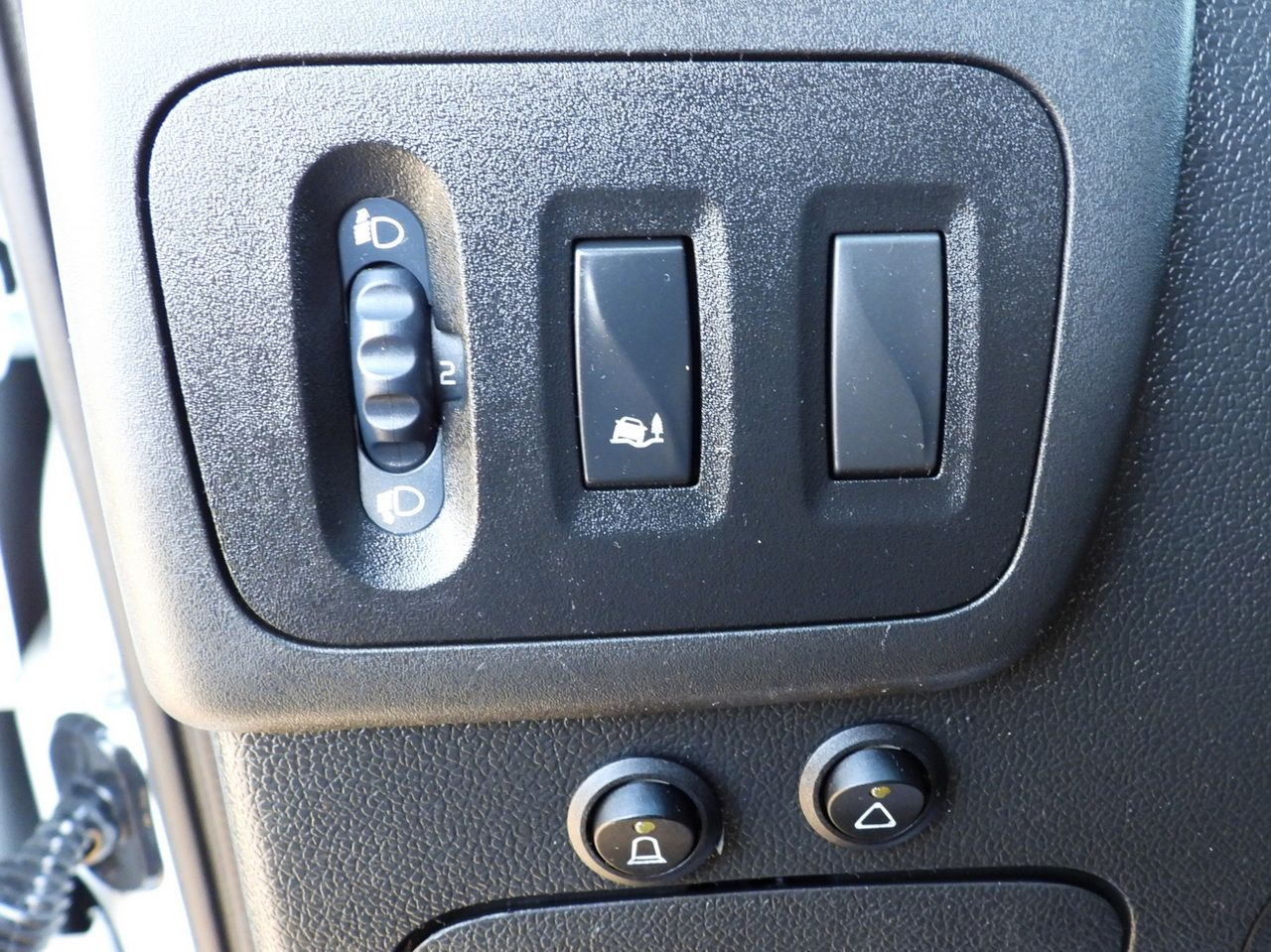 Dostavno vozilo prekucnik RENAULT MASTER TIPPER DOUBLE CABIN DOKA 7 SEATS CRUISE CONTROL AIR CONDITIONING 145HP: slika 27 Dostavno vozilo prekucnik RENAULT MASTER TIPPER DOUBLE CABIN DOKA 7 SEATS CRUISE CONTROL AIR CONDITIONING 145HP: slika 27