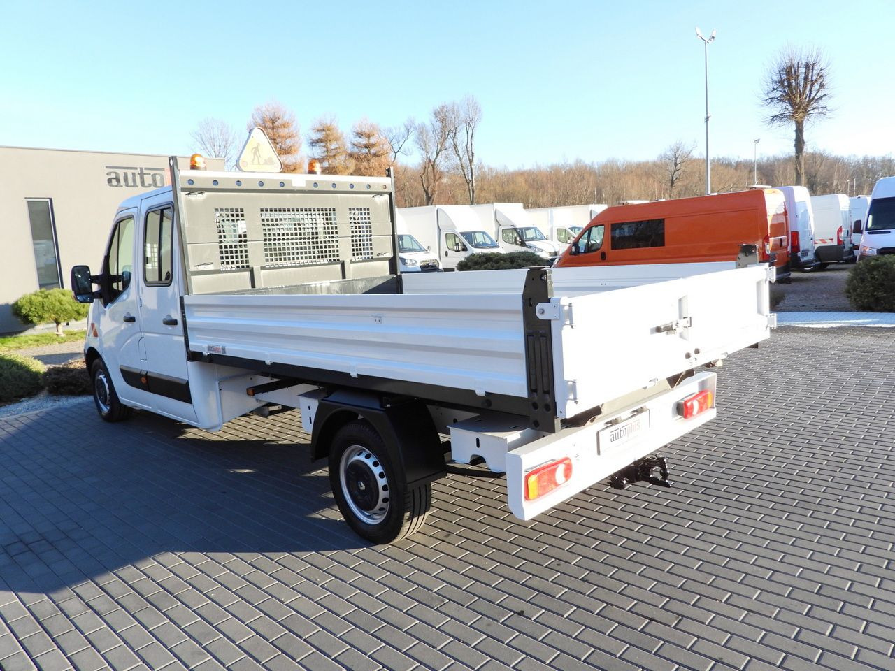 Dostavno vozilo prekucnik RENAULT MASTER TIPPER DOUBLE CABIN DOKA 7 SEATS CRUISE CONTROL AIR CONDITIONING 145HP: slika 9 Dostavno vozilo prekucnik RENAULT MASTER TIPPER DOUBLE CABIN DOKA 7 SEATS CRUISE CONTROL AIR CONDITIONING 145HP: slika 9