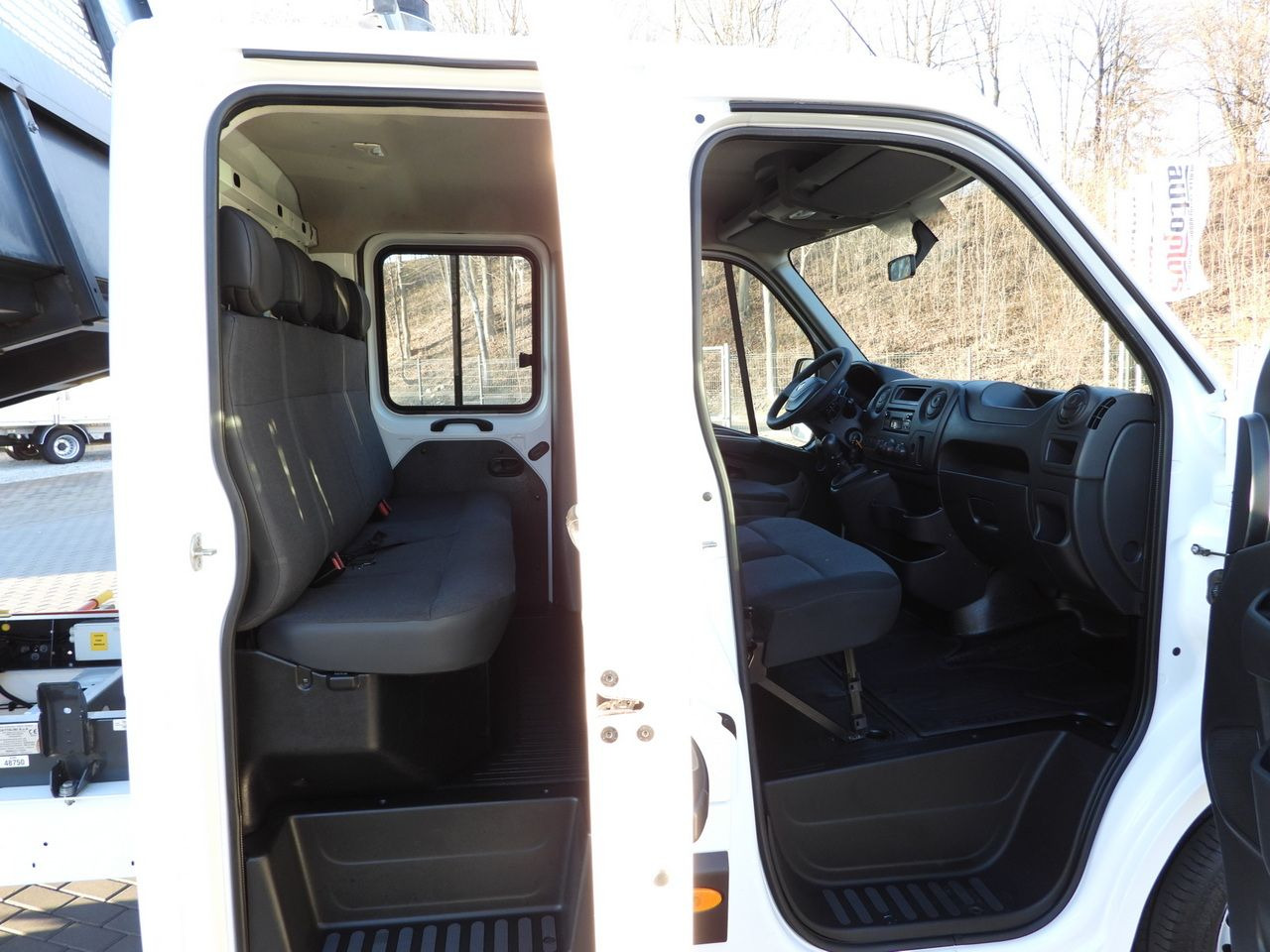 Dostavno vozilo prekucnik RENAULT MASTER TIPPER DOUBLE CABIN DOKA 7 SEATS CRUISE CONTROL AIR CONDITIONING 145HP: slika 36 Dostavno vozilo prekucnik RENAULT MASTER TIPPER DOUBLE CABIN DOKA 7 SEATS CRUISE CONTROL AIR CONDITIONING 145HP: slika 36