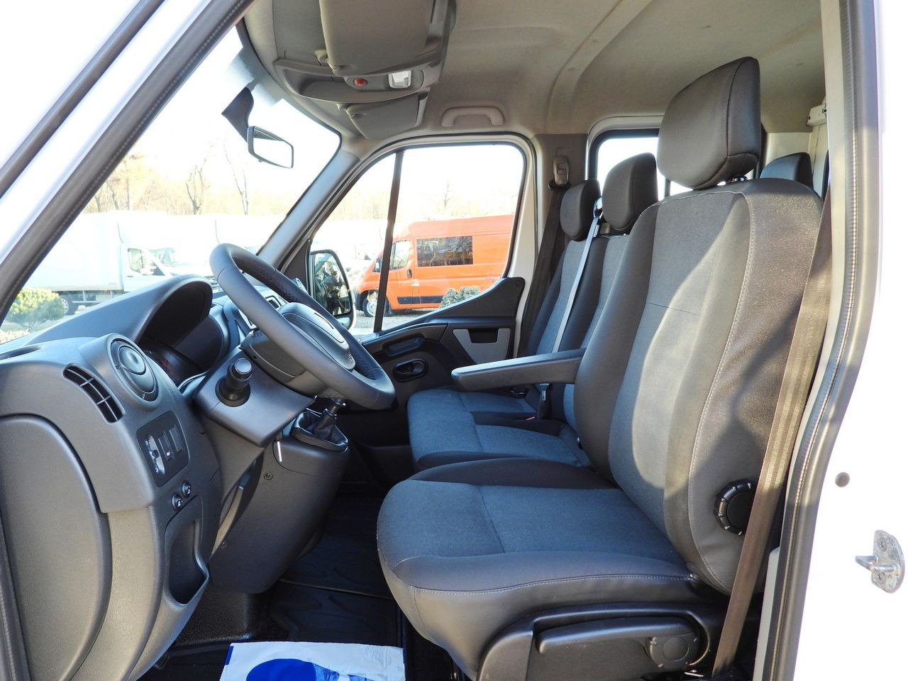 Dostavno vozilo prekucnik RENAULT MASTER TIPPER DOUBLE CABIN DOKA 7 SEATS CRUISE CONTROL AIR CONDITIONING 145HP: slika 25 Dostavno vozilo prekucnik RENAULT MASTER TIPPER DOUBLE CABIN DOKA 7 SEATS CRUISE CONTROL AIR CONDITIONING 145HP: slika 25