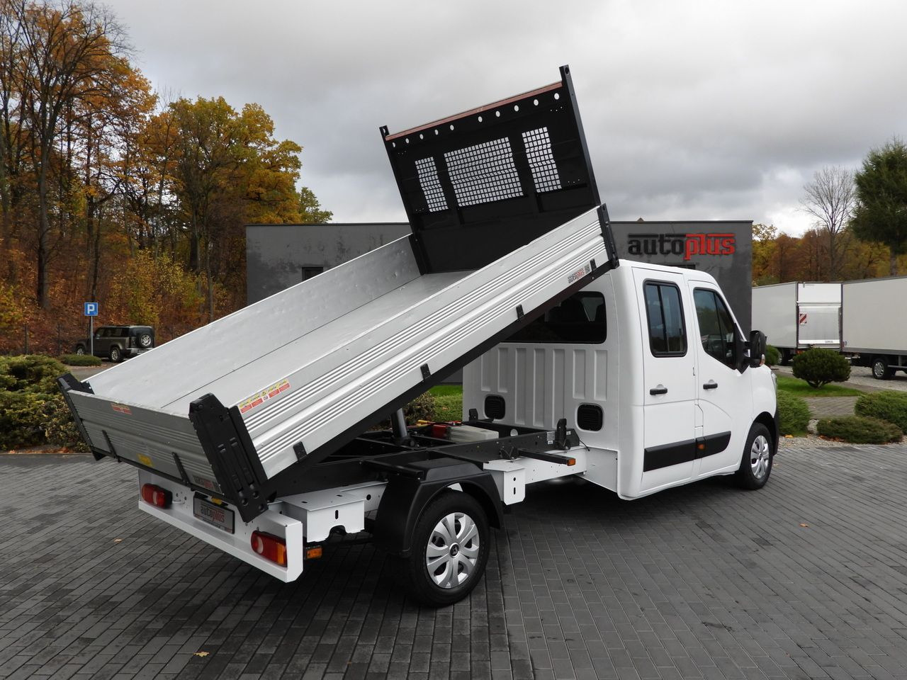 RENAULT MASTER TIPPER DOUBLE CABIN DOKA 7 SEATS CRUISE CONTROL NAVIGATION LED LIGHTS AIR CONDITIONING  145HP - Dostavno vozilo prekucnik: slika 3 RENAULT MASTER TIPPER DOUBLE CABIN DOKA 7 SEATS CRUISE CONTROL NAVIGATION LED LIGHTS AIR CONDITIONING  145HP - Dostavno vozilo prekucnik: slika 3