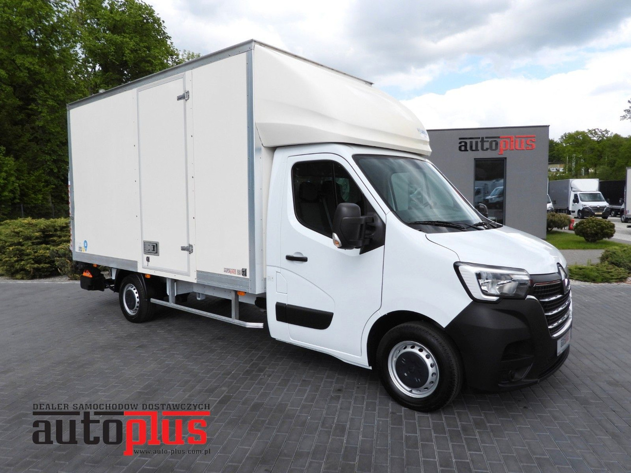 Renault MASTER KOFFER AUFZUG 8 PALETTEN TEMPOMAT A/C LED Renault MASTER KOFFER AUFZUG 8 PALETTEN TEMPOMAT A/C LED - Dostavno vozilo z zabojnikom: slika 1 Renault MASTER KOFFER AUFZUG 8 PALETTEN TEMPOMAT A/C LED Renault MASTER KOFFER AUFZUG 8 PALETTEN TEMPOMAT A/C LED - Dostavno vozilo z zabojnikom: slika 1
