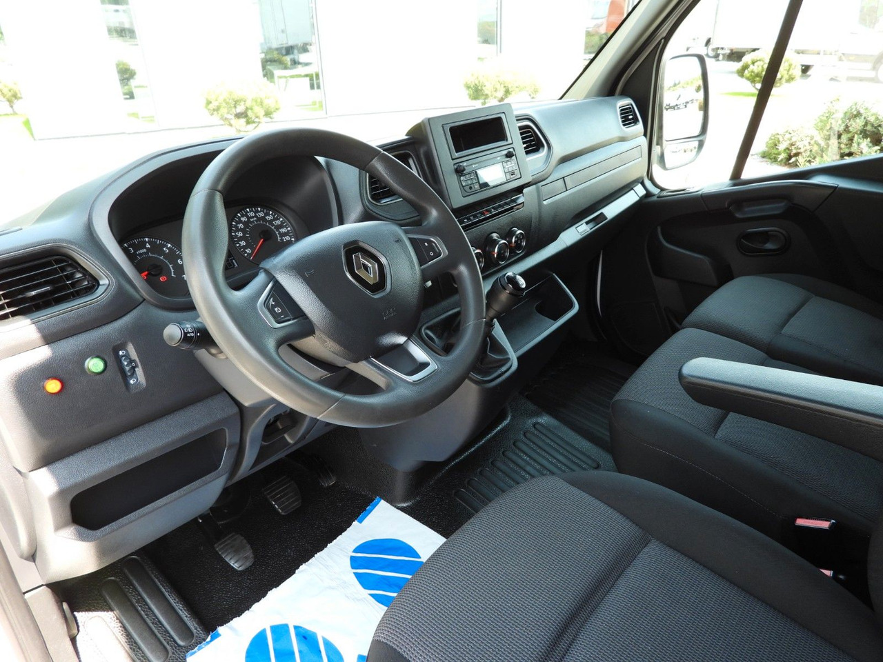 Renault MASTER KOFFER AUFZUG 8 PALETTEN TEMPOMAT LED - Dostavno vozilo z zabojnikom: slika 2 Renault MASTER KOFFER AUFZUG 8 PALETTEN TEMPOMAT LED - Dostavno vozilo z zabojnikom: slika 2