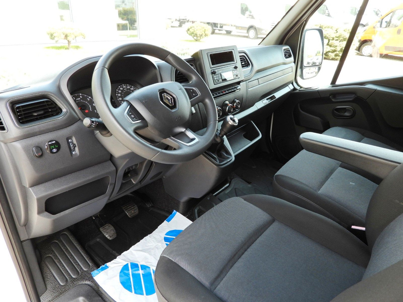 Renault MASTER PRITSCHE PLANE 10 PALETTEN WEBASTO A/C - Dostavno vozilo s ponjavo: slika 2 Renault MASTER PRITSCHE PLANE 10 PALETTEN WEBASTO A/C - Dostavno vozilo s ponjavo: slika 2