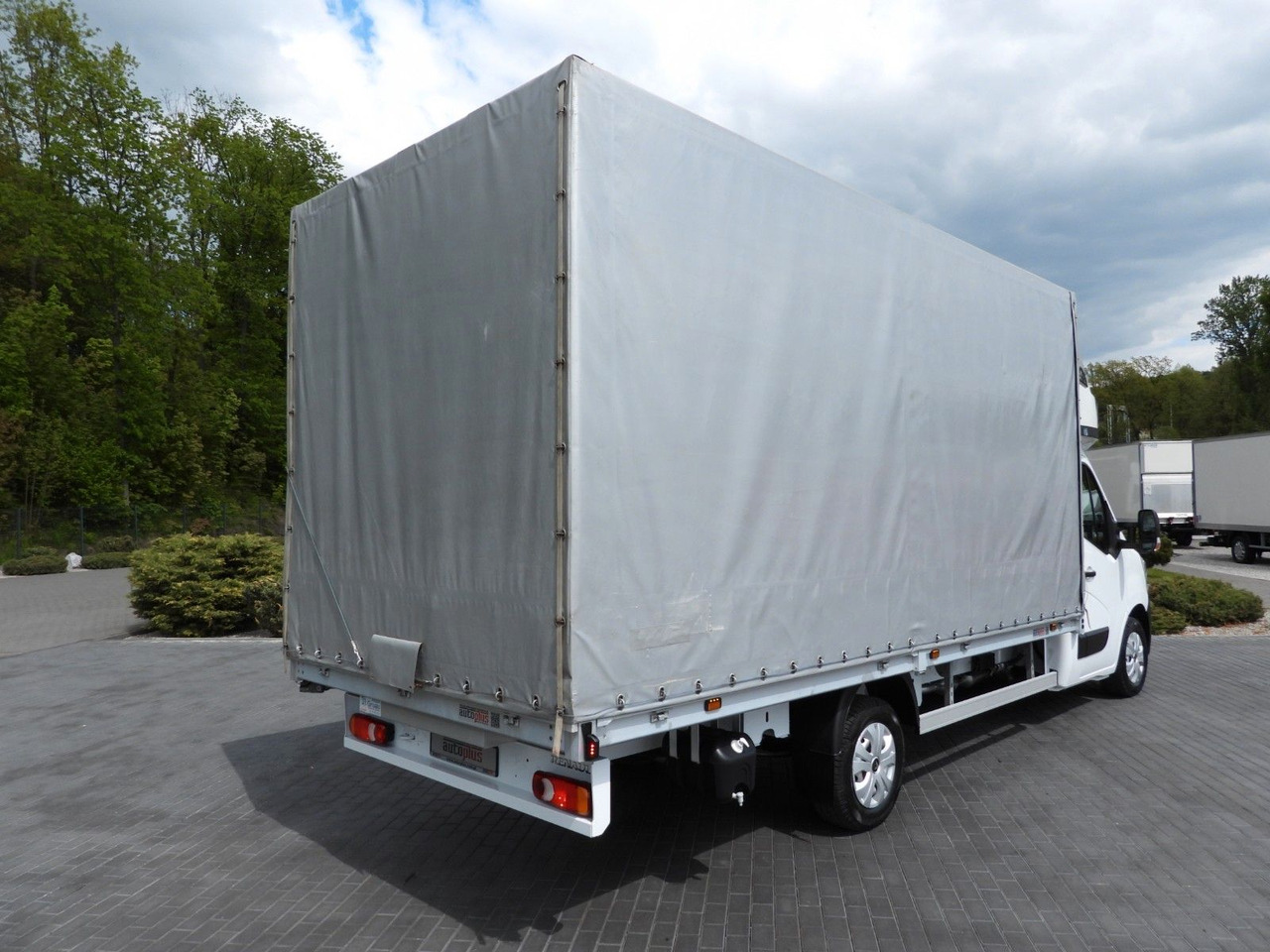 Renault MASTER PRITSCHE PLANE 10 PALETTEN WEBASTO A/C - Dostavno vozilo s ponjavo: slika 3 Renault MASTER PRITSCHE PLANE 10 PALETTEN WEBASTO A/C - Dostavno vozilo s ponjavo: slika 3