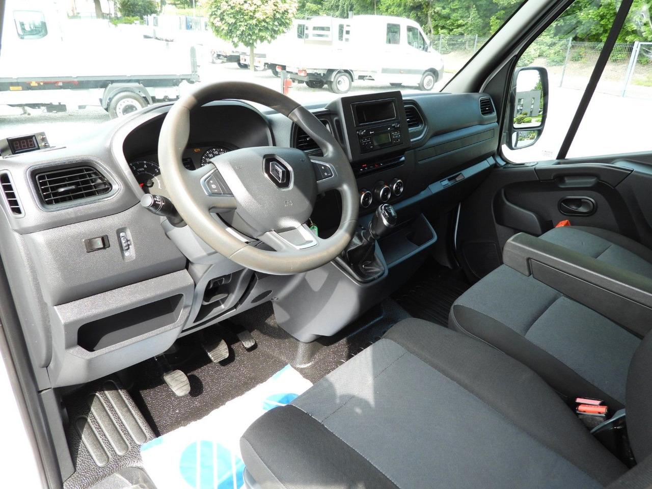 Renault MASTER PRITSCHE PLANE 10 PALETTEN WEBASTO A/C - Dostavno vozilo s ponjavo: slika 2 Renault MASTER PRITSCHE PLANE 10 PALETTEN WEBASTO A/C - Dostavno vozilo s ponjavo: slika 2