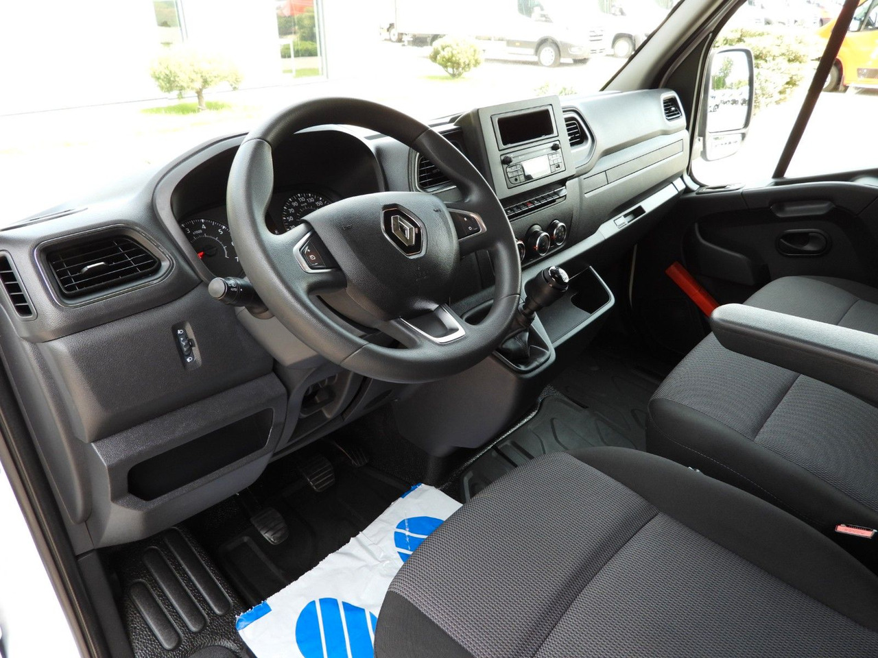 Renault MASTER PRITSCHE PLANE 12 PALETTEN WEBASTO A/C - Dostavno vozilo s ponjavo: slika 2 Renault MASTER PRITSCHE PLANE 12 PALETTEN WEBASTO A/C - Dostavno vozilo s ponjavo: slika 2