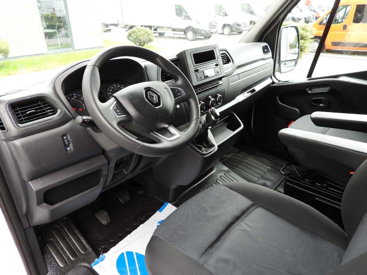 Renault MASTER PRITSCHE PLANE 8 PALETTEN WEBASTO A/C - Dostavno vozilo s ponjavo, Dostavno vozilo z dvojno kabino: slika 2 Renault MASTER PRITSCHE PLANE 8 PALETTEN WEBASTO A/C - Dostavno vozilo s ponjavo, Dostavno vozilo z dvojno kabino: slika 2
