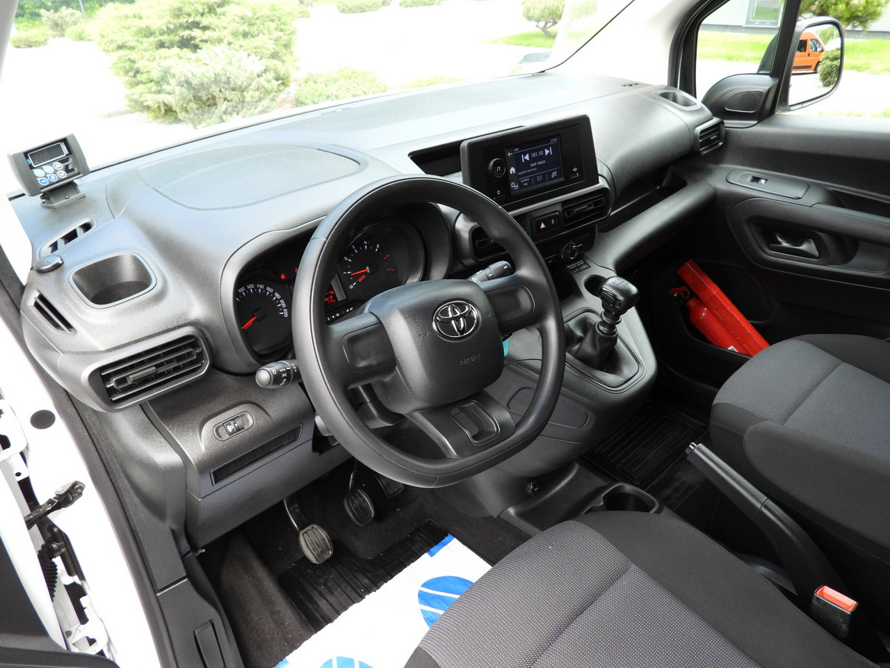 TOYOTA PROACE CITY REFRIGERATOR VAN -15*C POWER SUPPLY 230V CRUISE CONTROL AIR CONDITIONING 100HP - Hladilno vozilo: slika 2 TOYOTA PROACE CITY REFRIGERATOR VAN -15*C POWER SUPPLY 230V CRUISE CONTROL AIR CONDITIONING 100HP - Hladilno vozilo: slika 2