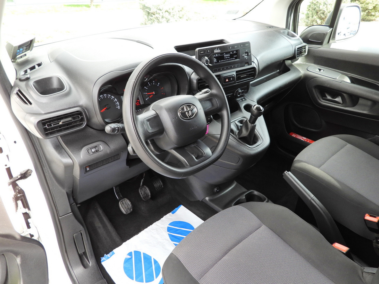 TOYOTA PROACE CITY REFRIGERATOR VAN -15*C POWER SUPPLY 230V CRUISE CONTROL AIR CONDITIONING 100HP - Hladilno vozilo: slika 2 TOYOTA PROACE CITY REFRIGERATOR VAN -15*C POWER SUPPLY 230V CRUISE CONTROL AIR CONDITIONING 100HP - Hladilno vozilo: slika 2