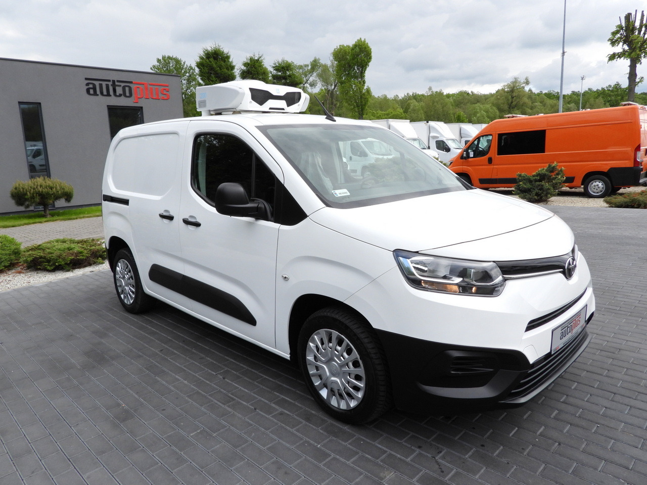 TOYOTA PROACE CITY REFRIGERATOR VAN -15*C POWER SUPPLY 230V CRUISE CONTROL AIR CONDITIONING 100HP - Hladilno vozilo: slika 4 TOYOTA PROACE CITY REFRIGERATOR VAN -15*C POWER SUPPLY 230V CRUISE CONTROL AIR CONDITIONING 100HP - Hladilno vozilo: slika 4