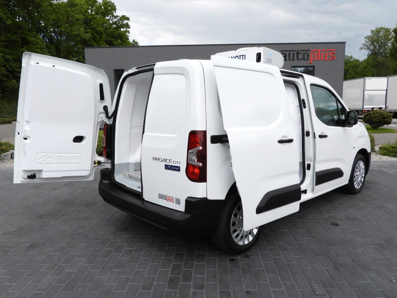 Toyota PROACE CITY KÜHLKASTENWAGEN -15*C TEMPOMAT A/C - Hladilno vozilo: slika 3 Toyota PROACE CITY KÜHLKASTENWAGEN -15*C TEMPOMAT A/C - Hladilno vozilo: slika 3
