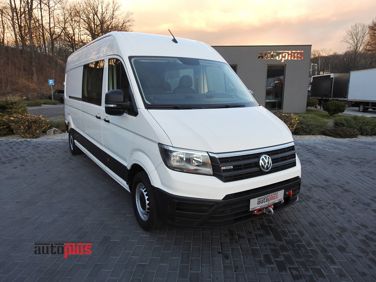VOLKSWAGEN CRAFTER 4X4 4MOTION BOX DELIVERY VAN 7 SEATS AIR CONDITIONING  140HP - Furgon: slika 1 VOLKSWAGEN CRAFTER 4X4 4MOTION BOX DELIVERY VAN 7 SEATS AIR CONDITIONING  140HP - Furgon: slika 1