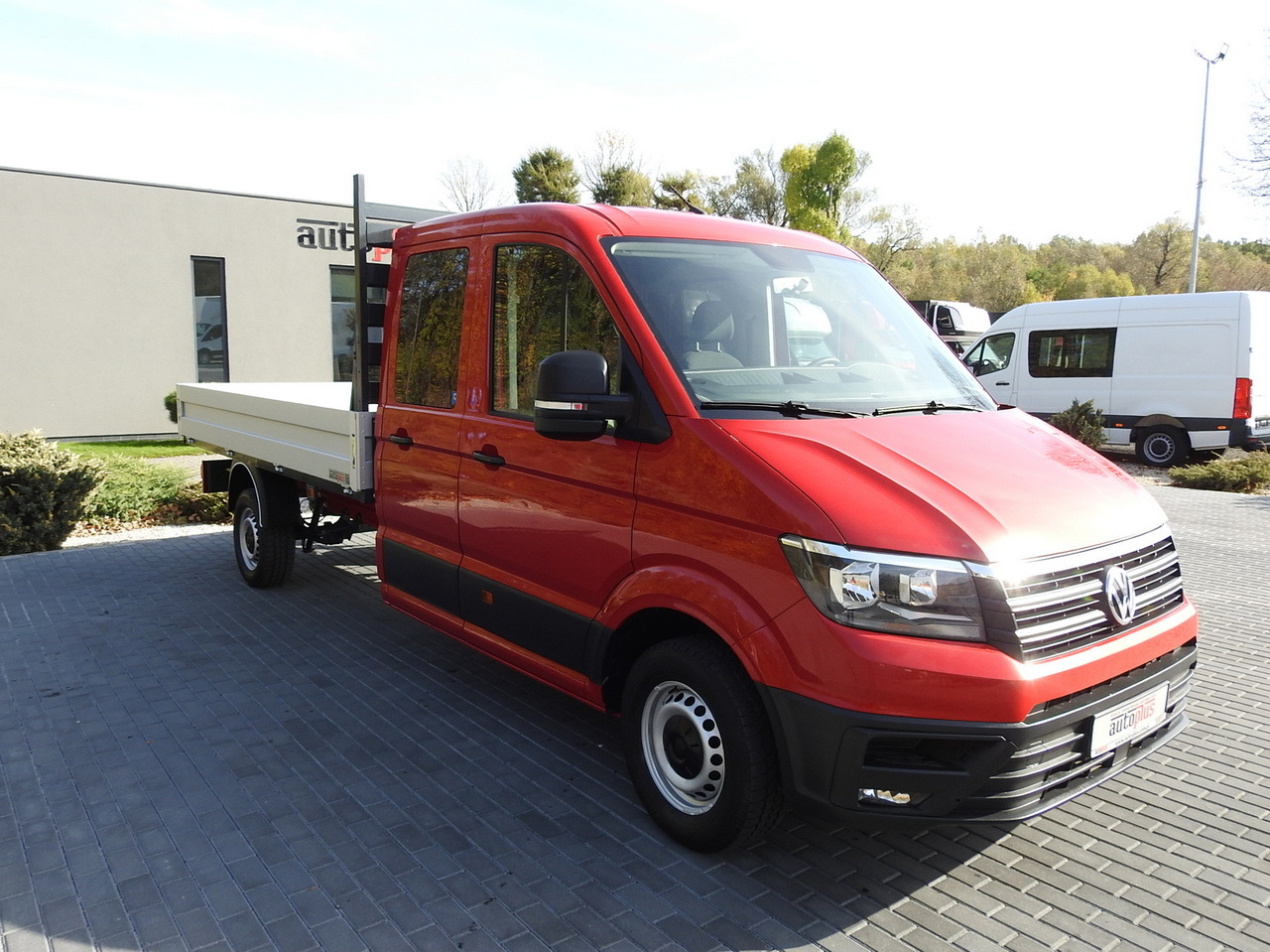 VOLKSWAGEN CRAFTER STAKE BODY DOUBLE CABIN DOKA 7 SEATS AIR CONDITIONING 140HP - Dostavno vozilo z dvojno kabino: slika 4 VOLKSWAGEN CRAFTER STAKE BODY DOUBLE CABIN DOKA 7 SEATS AIR CONDITIONING 140HP - Dostavno vozilo z dvojno kabino: slika 4