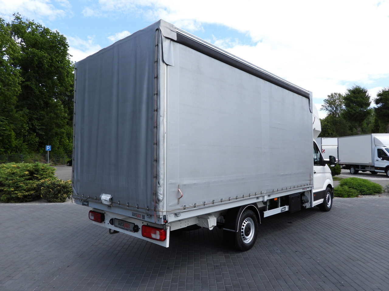 VOLKSWAGEN CRAFTER TARPAULIN 10 PALLETS WEBASTO CRUISE CONTROL AIR CONDITIONING 180HP - Dostavno vozilo s ponjavo: slika 3 VOLKSWAGEN CRAFTER TARPAULIN 10 PALLETS WEBASTO CRUISE CONTROL AIR CONDITIONING 180HP - Dostavno vozilo s ponjavo: slika 3