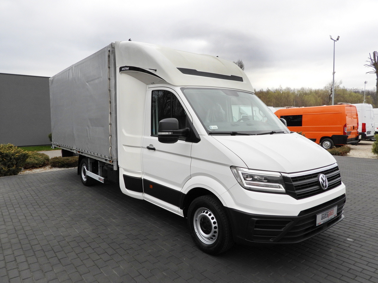 VOLKSWAGEN CRAFTER TARPAULIN 10 PALLETS WEBASTO CRUISE CONTROL LED LIGHTS 180HP - Dostavno vozilo s ponjavo: slika 4 VOLKSWAGEN CRAFTER TARPAULIN 10 PALLETS WEBASTO CRUISE CONTROL LED LIGHTS 180HP - Dostavno vozilo s ponjavo: slika 4
