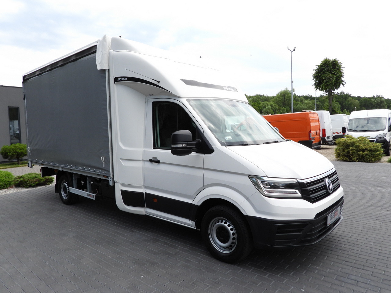 VOLKSWAGEN CRAFTER TARPAULIN 8 PALLETS CRUISE CONTROL LED LIGHTS AIR CONDITIONING 180HP - Dostavno vozilo s ponjavo: slika 4 VOLKSWAGEN CRAFTER TARPAULIN 8 PALLETS CRUISE CONTROL LED LIGHTS AIR CONDITIONING 180HP - Dostavno vozilo s ponjavo: slika 4