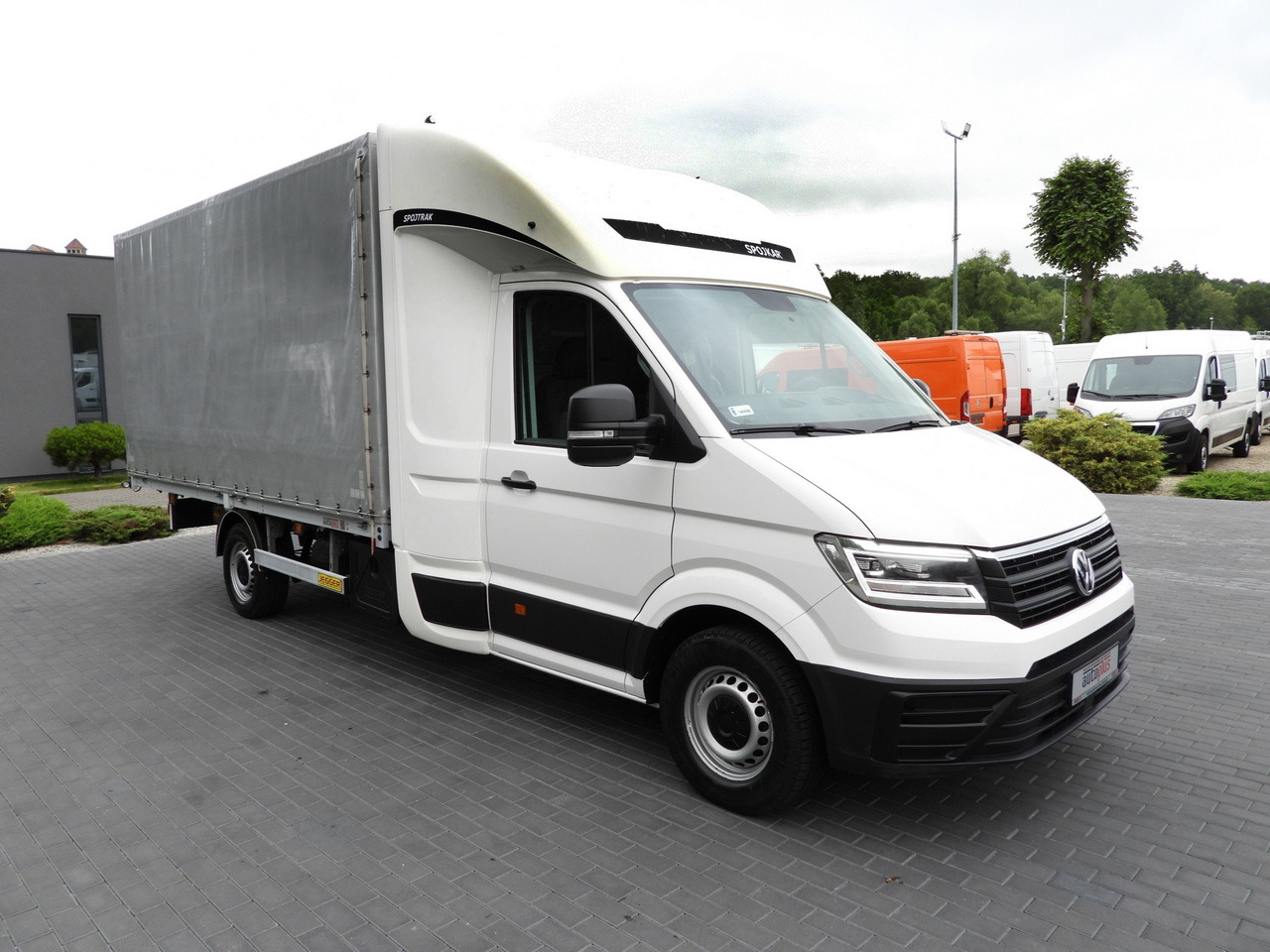 VOLKSWAGEN CRAFTER TARPAULIN 8 PALLETS WEBASTO CRUISE CONTROL LED LIGHTS AIR CONDITIONING 180HP - Dostavno vozilo s ponjavo: slika 4 VOLKSWAGEN CRAFTER TARPAULIN 8 PALLETS WEBASTO CRUISE CONTROL LED LIGHTS AIR CONDITIONING 180HP - Dostavno vozilo s ponjavo: slika 4