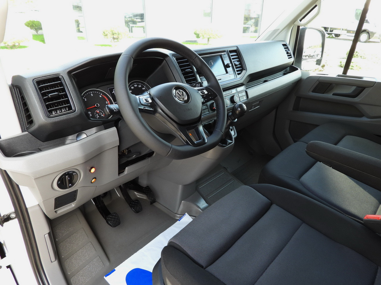 VOLKSWAGEN CRAFTER TARPAULIN LIFT 8 PALLETS CRUISE CONTROL LED LIGHTS TWIN WHEELS AIR CONDITIONING 180HP - Dostavno vozilo s ponjavo: slika 2 VOLKSWAGEN CRAFTER TARPAULIN LIFT 8 PALLETS CRUISE CONTROL LED LIGHTS TWIN WHEELS AIR CONDITIONING 180HP - Dostavno vozilo s ponjavo: slika 2