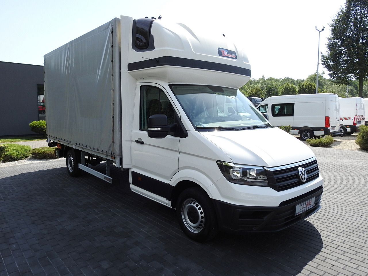 VOLKSWAGEN CRAFTER TARPAULIN LIFT 8 PALLETS WEBASTO CRUISE CONTROL 180HP - Dostavno vozilo s ponjavo: slika 4 VOLKSWAGEN CRAFTER TARPAULIN LIFT 8 PALLETS WEBASTO CRUISE CONTROL 180HP - Dostavno vozilo s ponjavo: slika 4