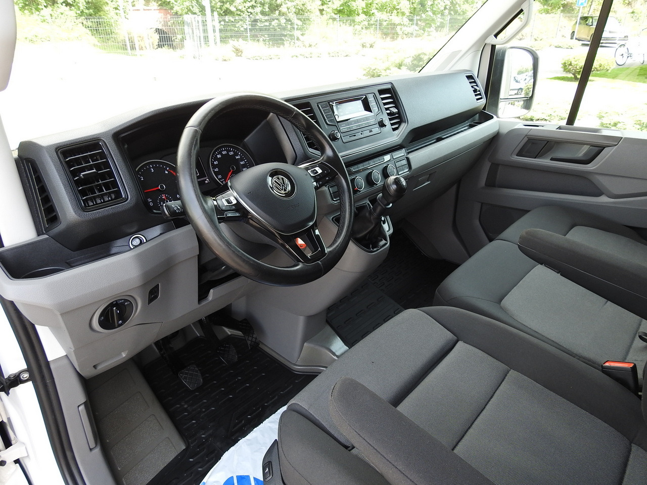 VOLKSWAGEN CRAFTER TARPAULIN LIFT 8 PALLETS WEBASTO CRUISE CONTROL 180HP - Dostavno vozilo s ponjavo: slika 2 VOLKSWAGEN CRAFTER TARPAULIN LIFT 8 PALLETS WEBASTO CRUISE CONTROL 180HP - Dostavno vozilo s ponjavo: slika 2