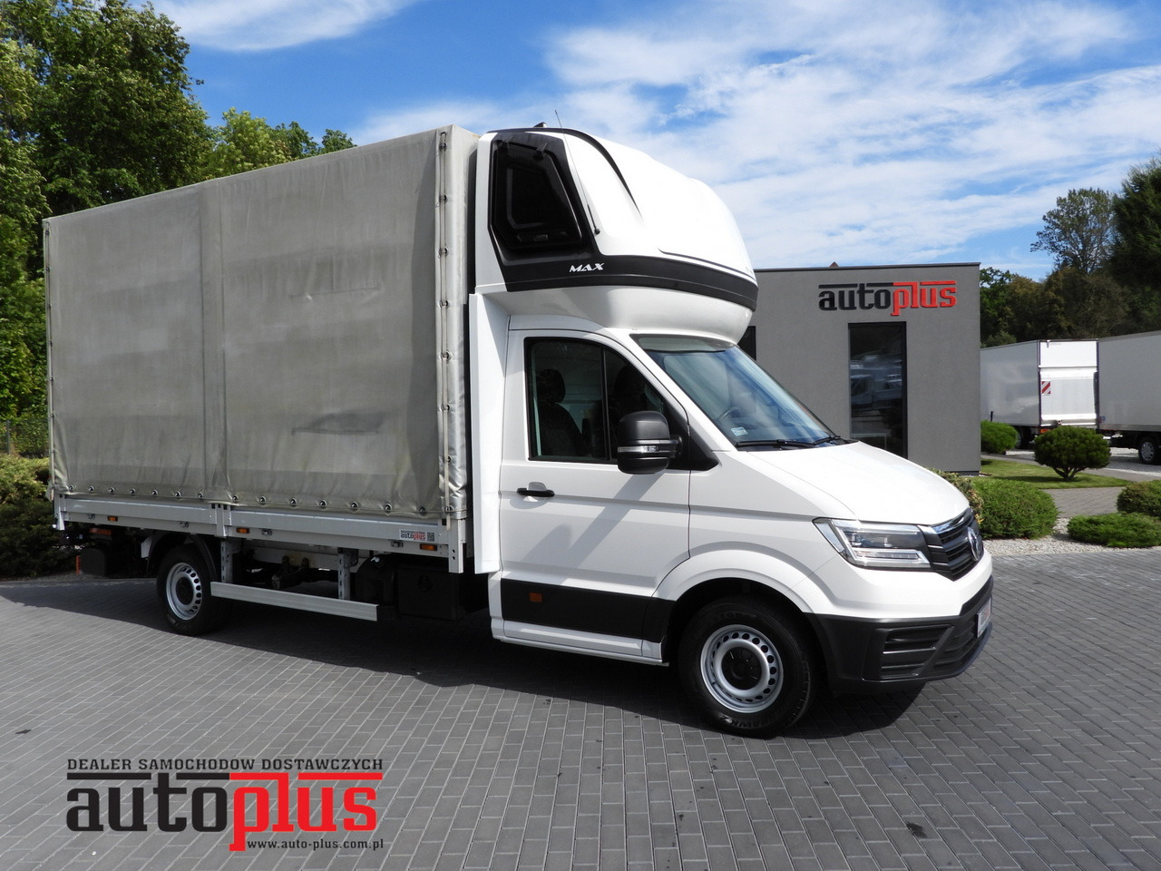 VOLKSWAGEN CRAFTER TARPAULIN LIFT 8 PALLETS WEBASTO CRUISE CONTROL LED LIGHTS AIR CONDITIONING 180HP - Dostavno vozilo s ponjavo: slika 1 VOLKSWAGEN CRAFTER TARPAULIN LIFT 8 PALLETS WEBASTO CRUISE CONTROL LED LIGHTS AIR CONDITIONING 180HP - Dostavno vozilo s ponjavo: slika 1