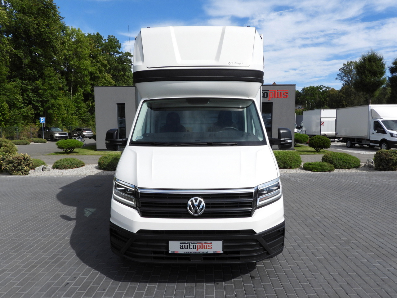 VOLKSWAGEN CRAFTER TARPAULIN LIFT 8 PALLETS WEBASTO CRUISE CONTROL LED LIGHTS AIR CONDITIONING 180HP - Dostavno vozilo s ponjavo: slika 5 VOLKSWAGEN CRAFTER TARPAULIN LIFT 8 PALLETS WEBASTO CRUISE CONTROL LED LIGHTS AIR CONDITIONING 180HP - Dostavno vozilo s ponjavo: slika 5