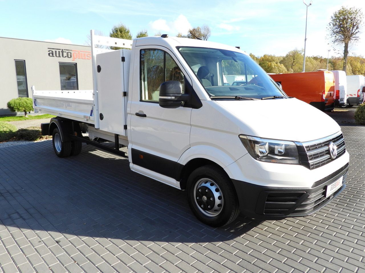 VOLKSWAGEN CRAFTER TIPPER CRUISE CONTROL NAVIGATION TWIN WHEELS AIR CONDITIONING 180HP - Dostavno vozilo prekucnik: slika 4 VOLKSWAGEN CRAFTER TIPPER CRUISE CONTROL NAVIGATION TWIN WHEELS AIR CONDITIONING 180HP - Dostavno vozilo prekucnik: slika 4