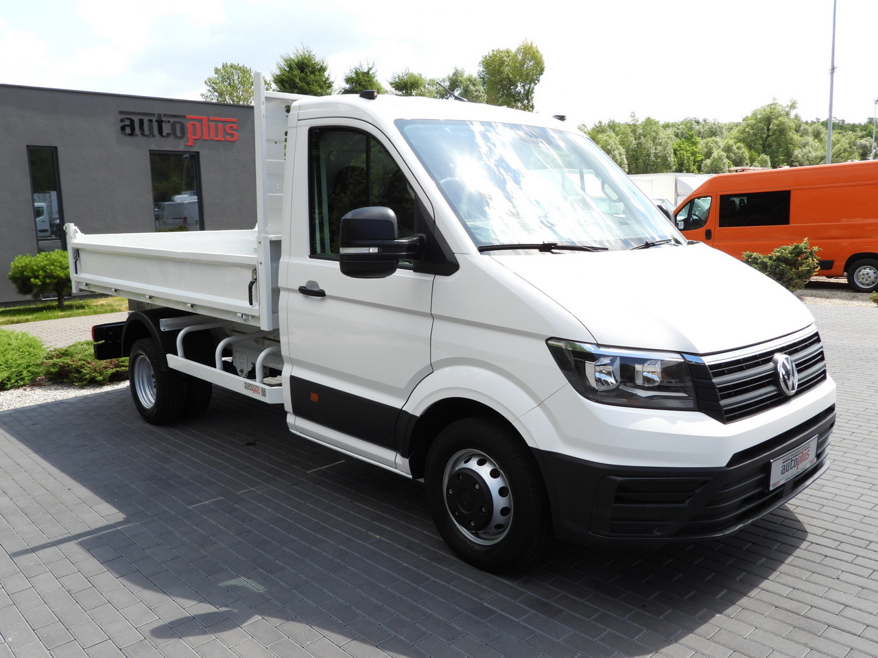 VOLKSWAGEN CRAFTER TIPPER CRUISE CONTROL TWIN WHEELS AIR CONDITIONING 180HP - Dostavno vozilo prekucnik: slika 4 VOLKSWAGEN CRAFTER TIPPER CRUISE CONTROL TWIN WHEELS AIR CONDITIONING 180HP - Dostavno vozilo prekucnik: slika 4