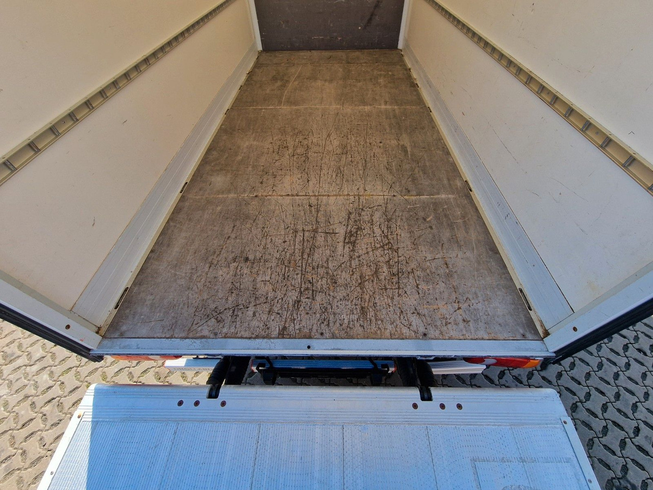 Dostavno vozilo z zabojnikom Citroën Jumper / Ladebordwand / 3 Sitzen / Klimaanlage: slika 12