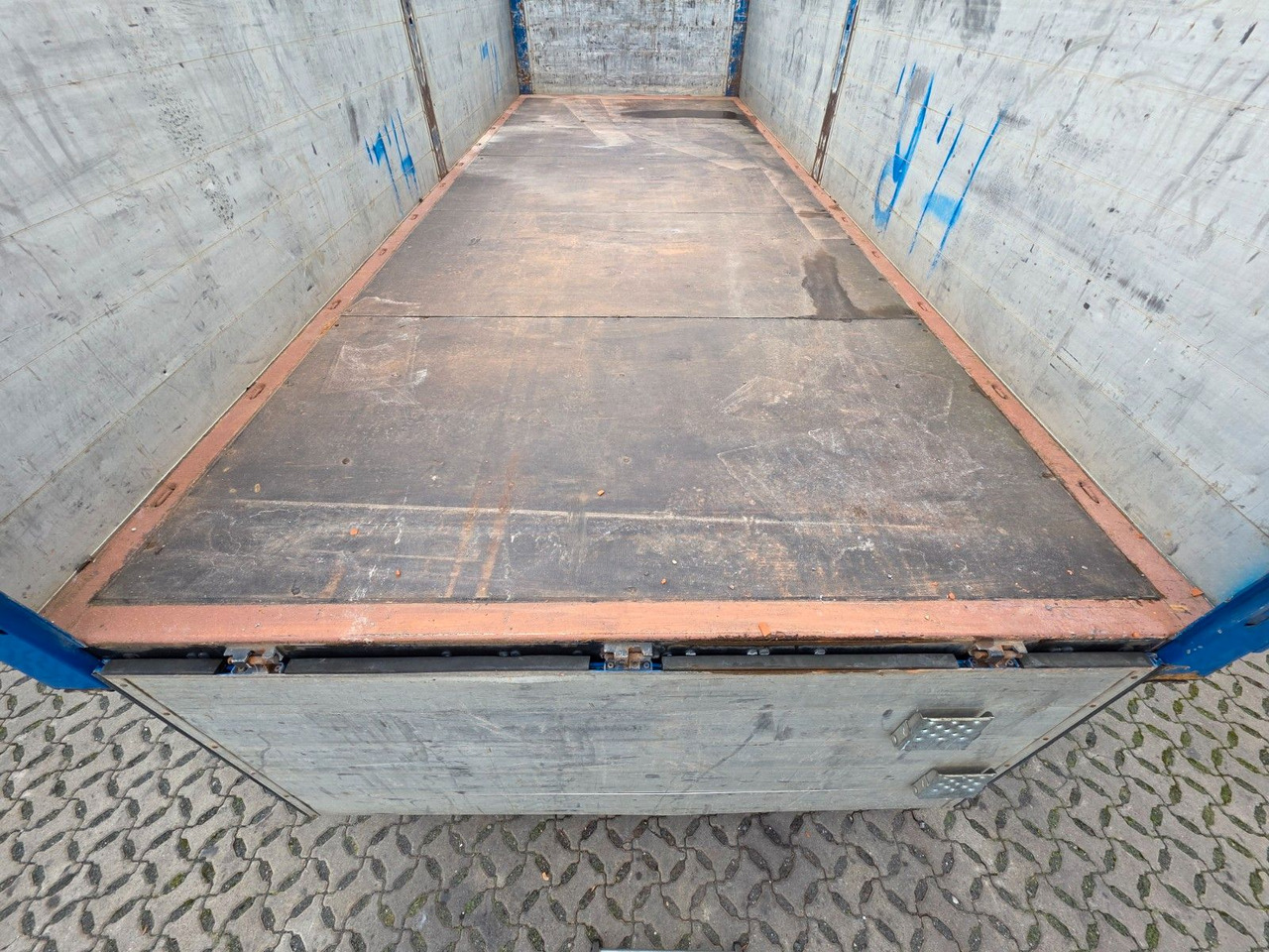 Plato/ Tovorna prikolica Schmitz Cargobull Gotha APR 18 / Baustoff: slika 10